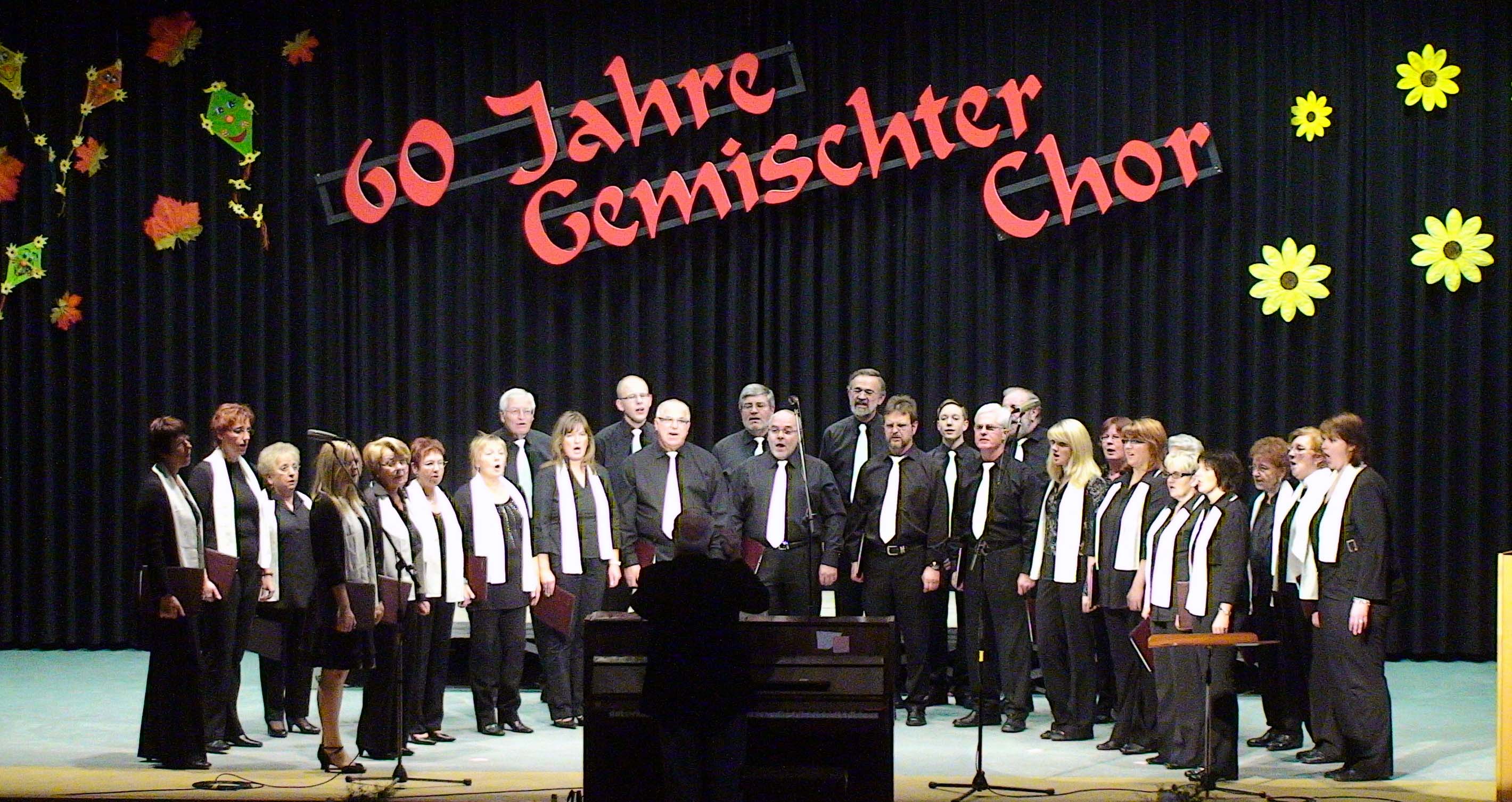 Gemischter Chor Niedermittlau anl�sslich des 60 j�hrigen Vereinsjubil�ums